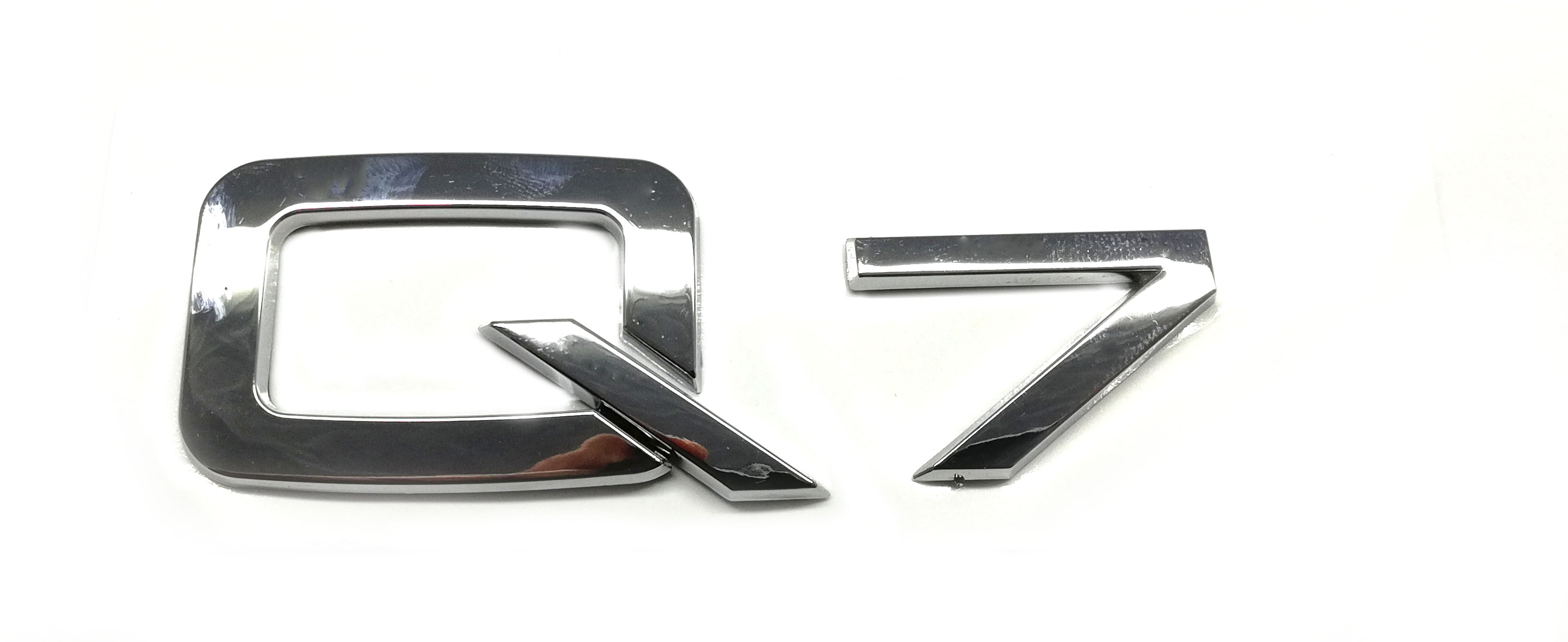 Emblemat napis literki Q7 Q 7 chromowany do Audi , na