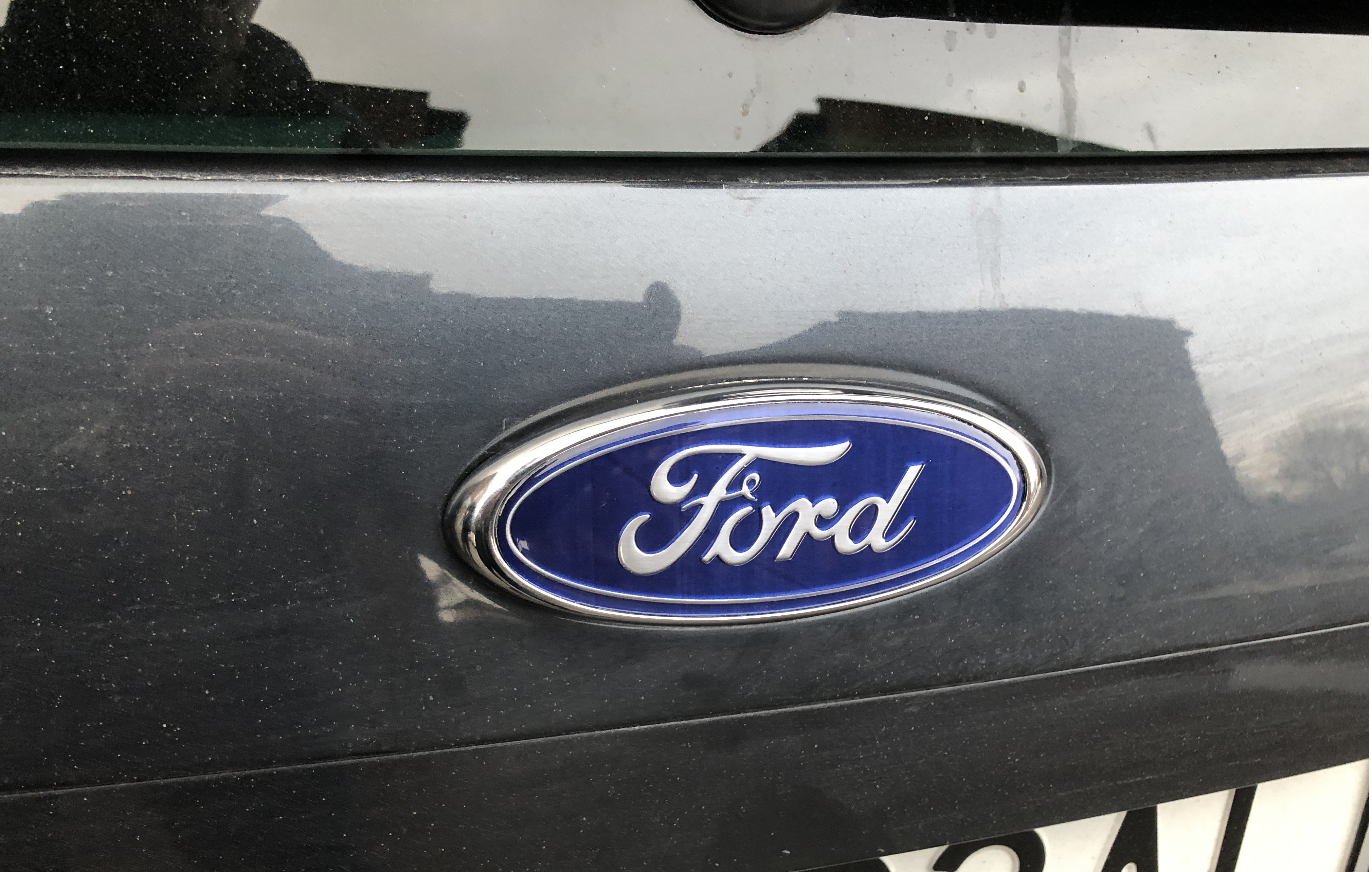 Emblemat znaczek Ford 147mm x 57mm chromowany mocowany na